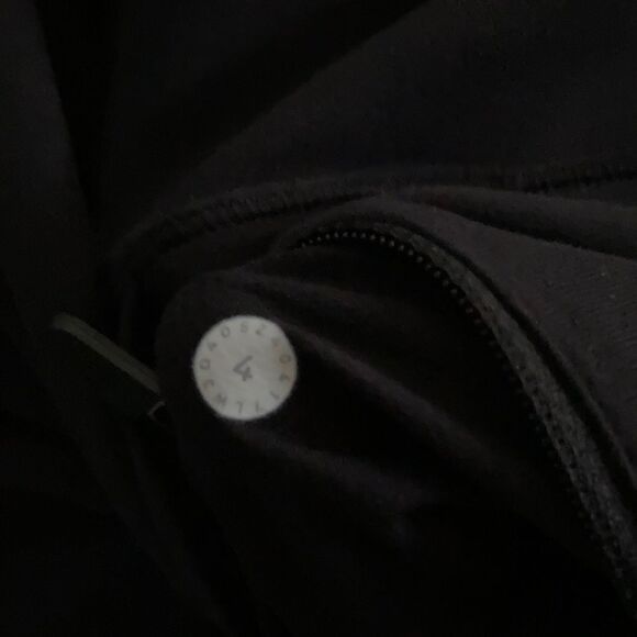 Lululemon Base Runner 1/2 Half Zip Pullover Sweater Black Size 4 OG Rulu VEUC - Picture 13 of 15
